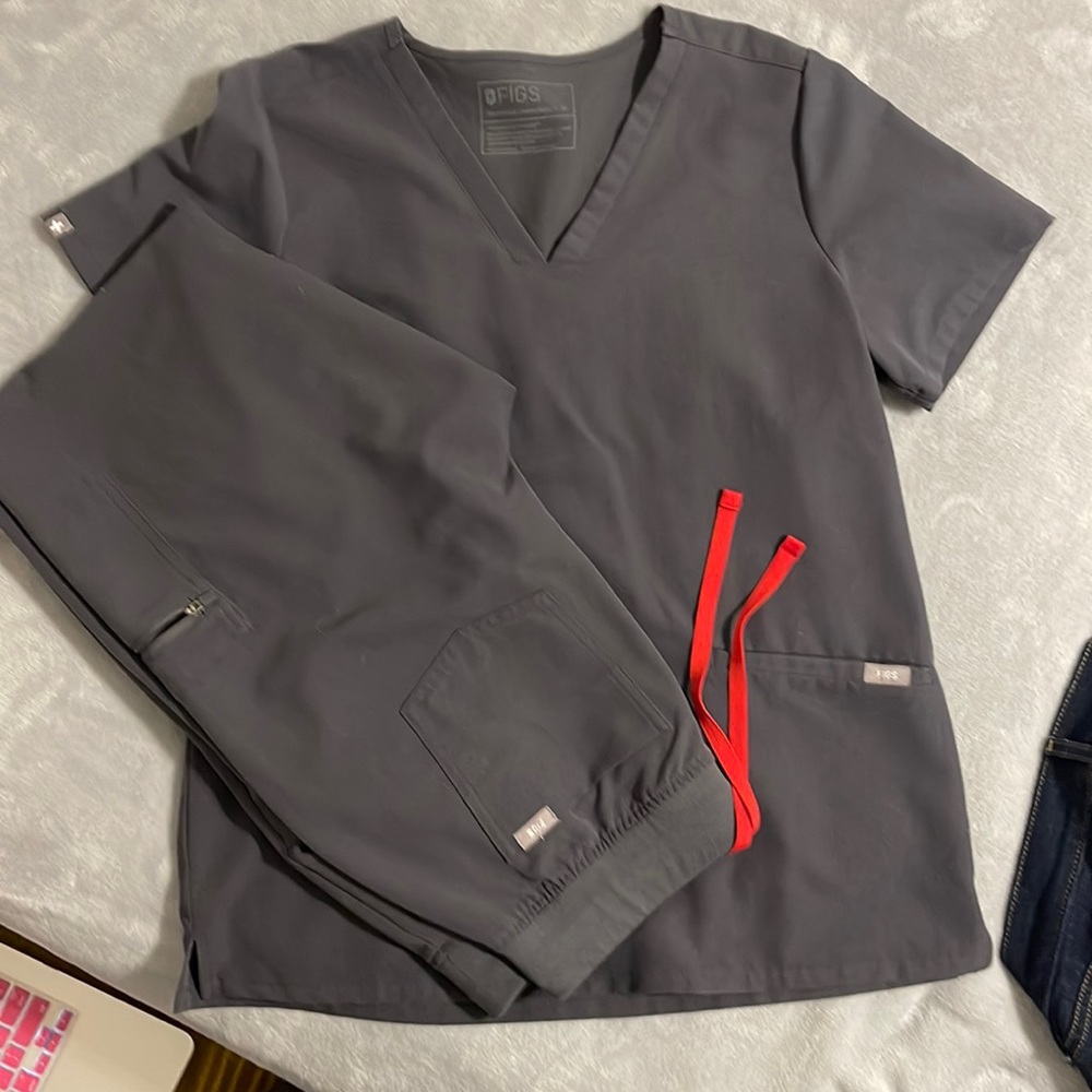 FIGS SCRUBS/ PANTS ARE ZAMORA JOGGER MEDIUM/ TOP IS MEDIUM